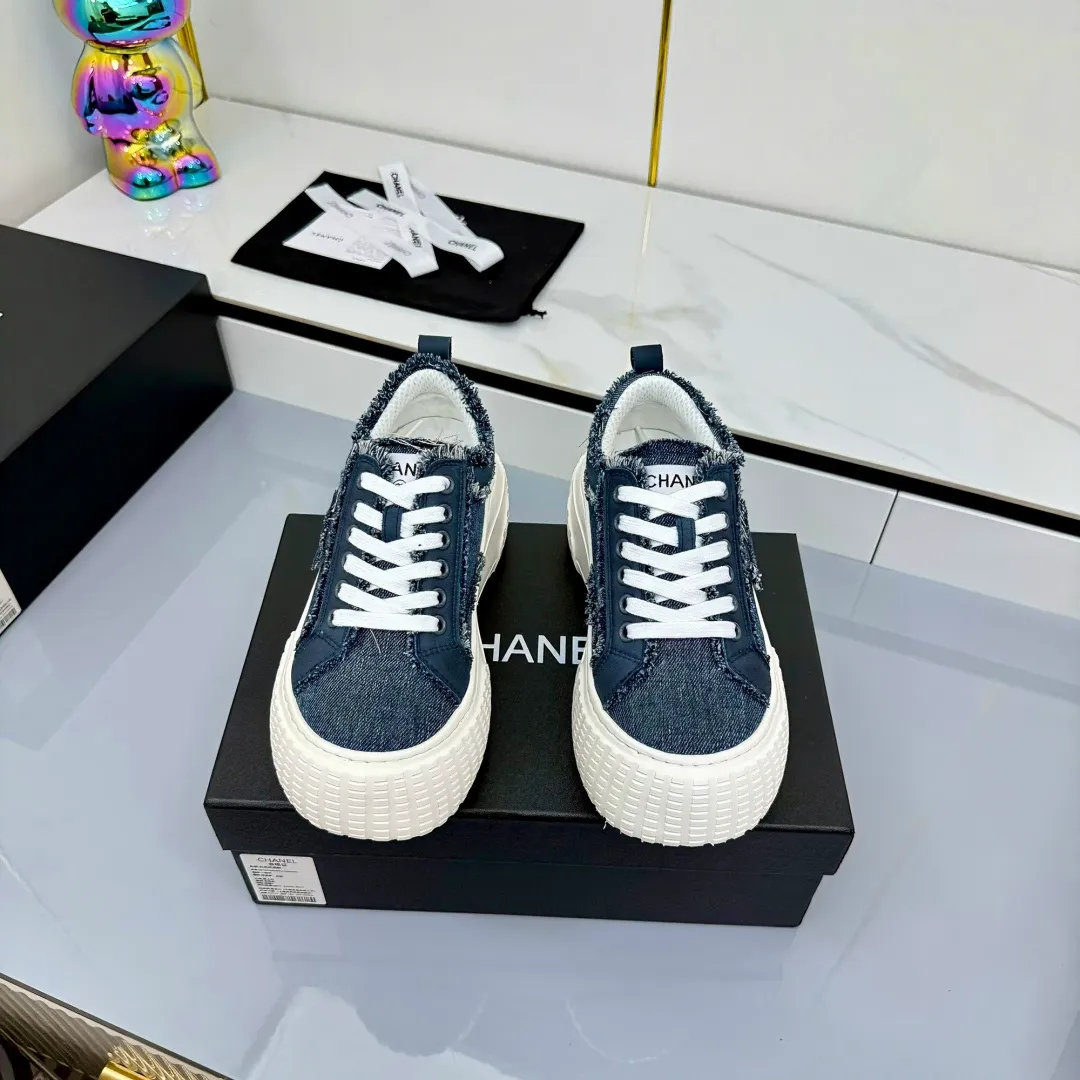 👟👟Ex-factory price 640👟👟 Chanel bread shoes ~ original calfskin panda shoes Chanel 25C latest hot style panda black and white sports shoes casual sneakers Xiaoxiang hot item classic black and white panda color coco girls must pay Fabric: original custom mixed sheepskin lining: original imported breathable mesh lining outsole: Original molded rubber + TPU combination Size: Women's 35-41 Buy now👉
